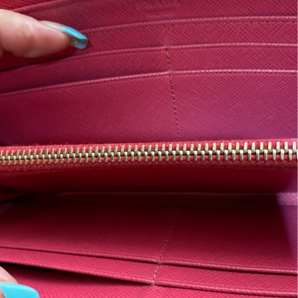 Prada Wallet - Picture 3 of 10